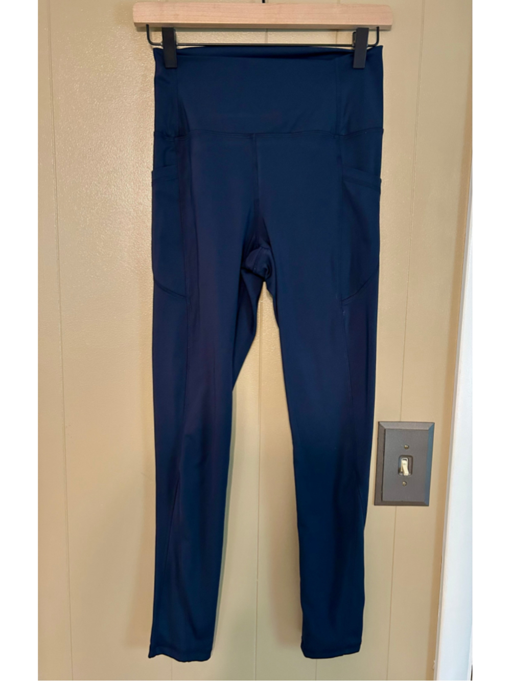 Lululemon Women’s Navy Leggings with Pockets Size L Yoga